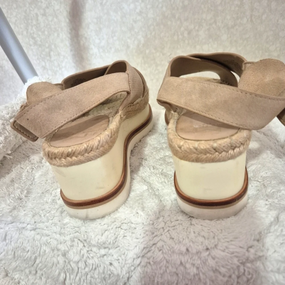 Marc Fisher Tan Espadrille Sandals..size:71/2